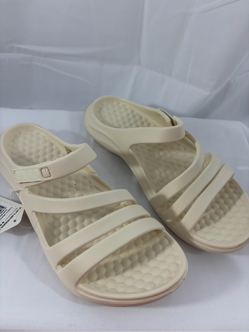 NWT Joybees Women's Size 7 Cream Comfort Strap Sandals